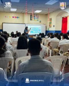 Estudiantes del Instituto Nacional de San José Guayabal participando en la capacitación de FEDECRECE
