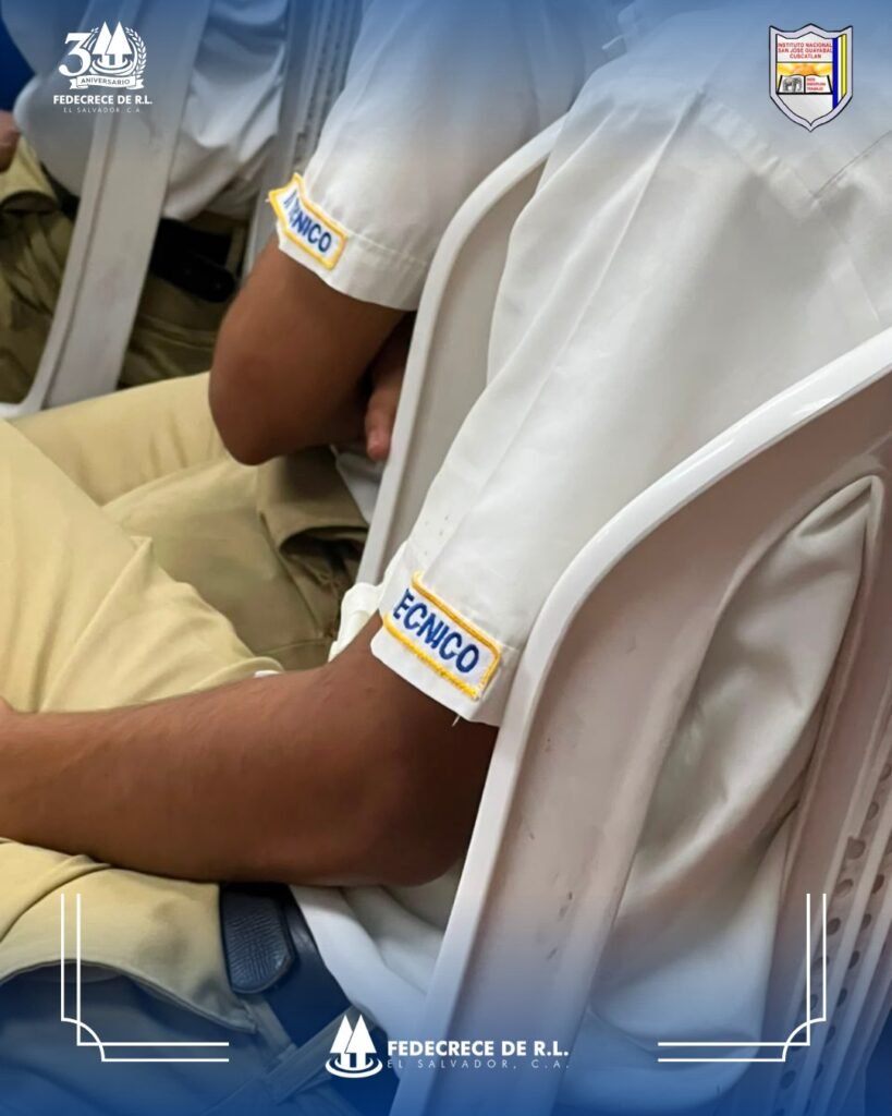 Estudiantes del Instituto Nacional de San José Guayabal en la capacitación de FEDECRECE