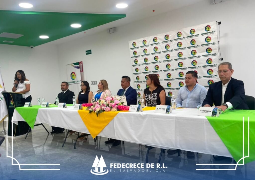 Mesa de honor durante la inauguración de la nueva sucursal de COPADEO de R.L.